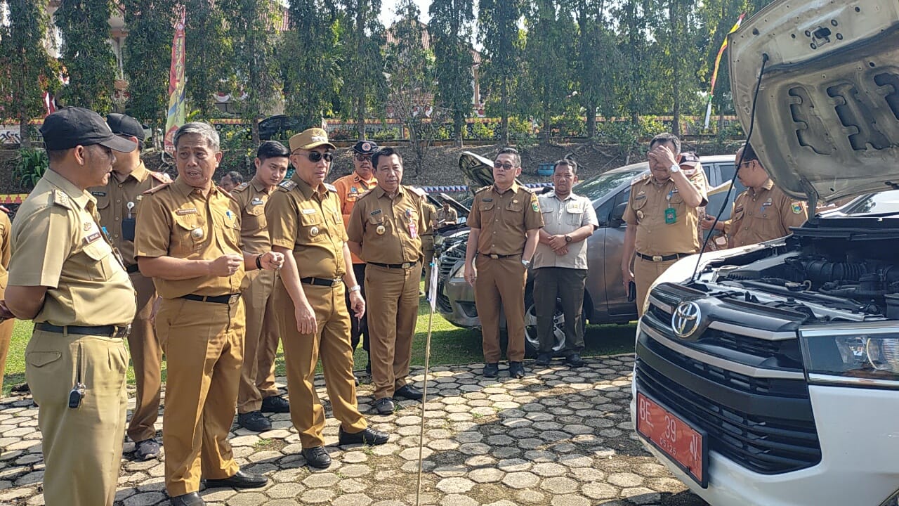 Lapangan Pemkab Tanggamus Dipenuhi Kendaraan Dinas, Ada Apa?