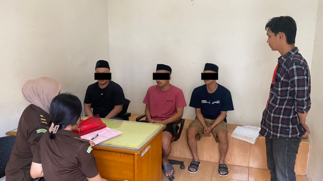 Satresnarkoba Polres Tanggamus Limpahkan Tiga Tersangka Kasus Narkotika ke Kejaksaan