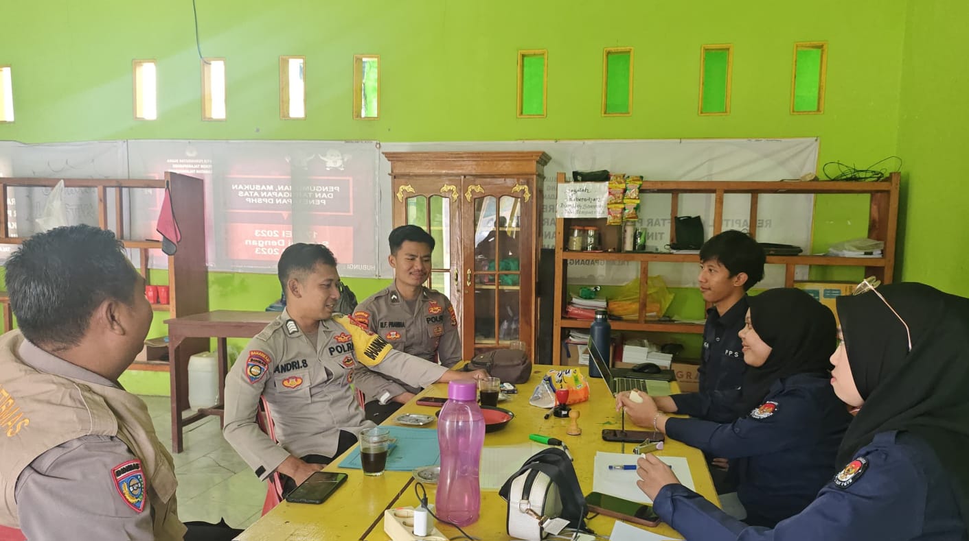 Polsek Talang Padang Laksanakan Giat Cooling System di Sekretariat PPS