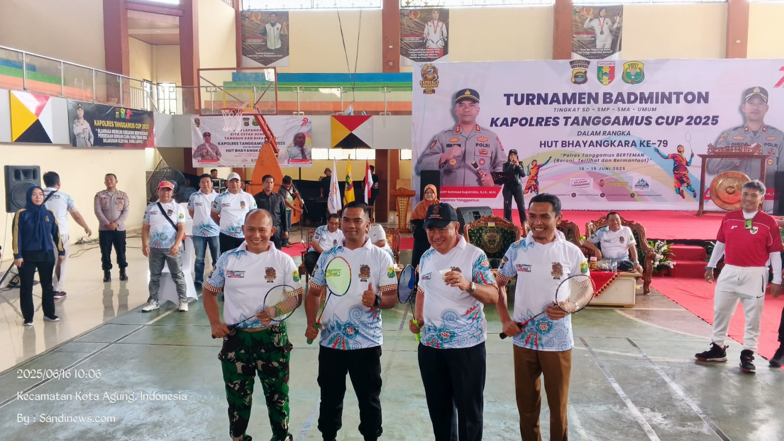 Semarakkan HUT Bhayangkara ke 75,Polres Tanggamus Gelar Badminton Kapolres Cup