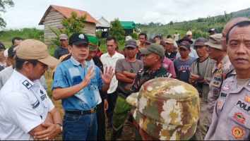 Kecewa Tidak Diajak Tinjau Lahan Eks PT TI, Warga Adat Buay Belunguh Hadang Tim Pemkab dan Forkopimda