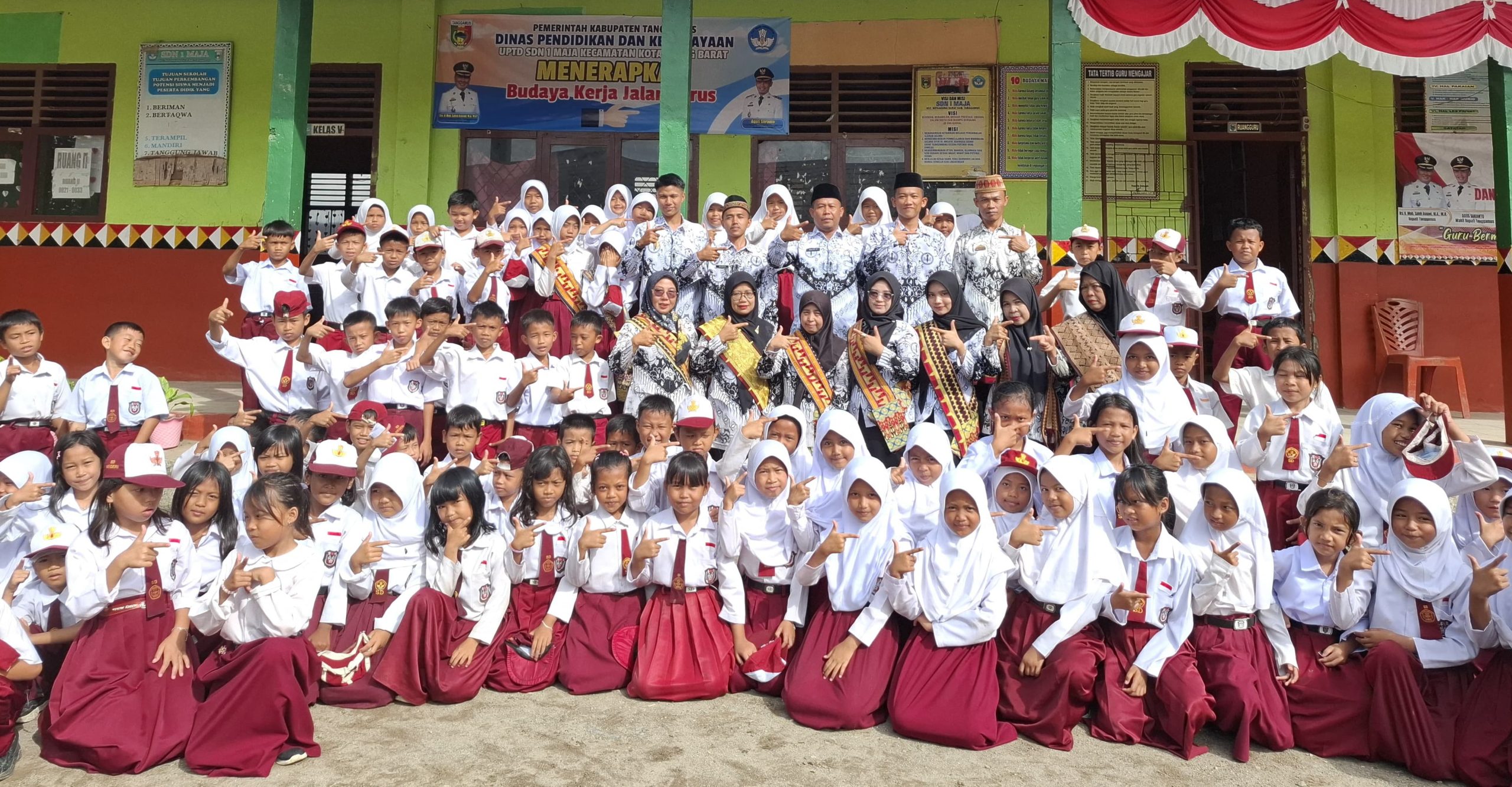 Peringati HUT PGRI dan HGN 2025, Dewan Guru SDN 1 Maja Kotaagung Barat Gelar Upacara di Lingkungan Sekolah