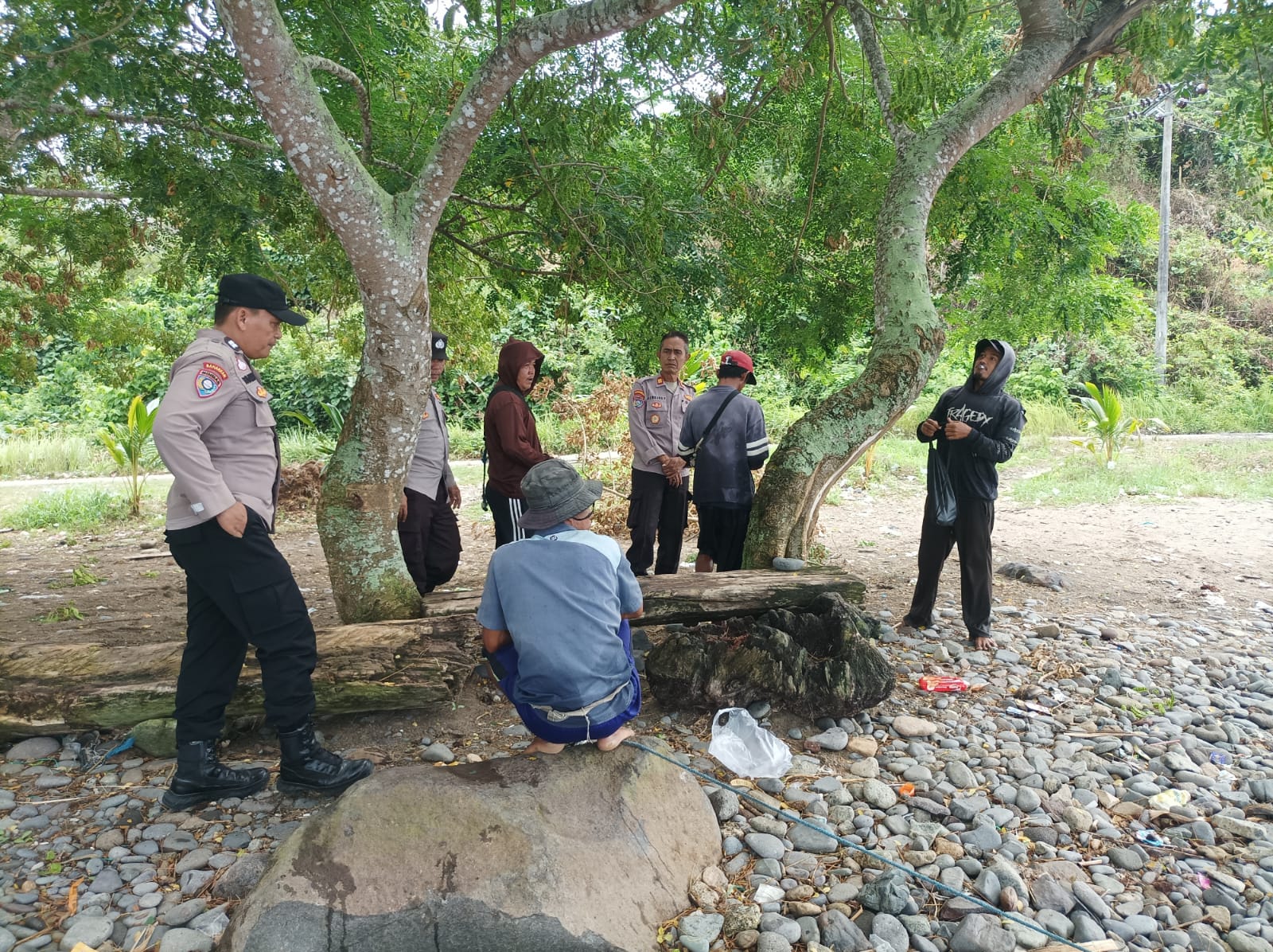 Sat Binmas Polres Tanggamus Gelar Penyuluhan dan Sambang Kamtibmas di Kota Agung Timur dan Pantai Limau