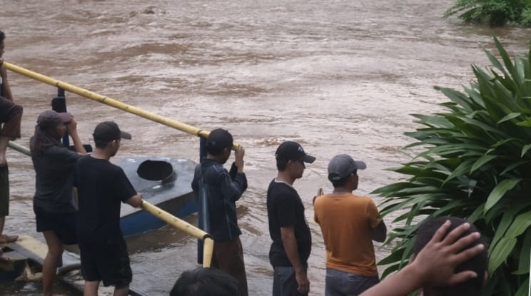 Polsek Talang Padang Identifikasi Remaja 13 Tahun yang Tenggelam di Sungai Sinar Banten, Pencarian Masih Berlangsung