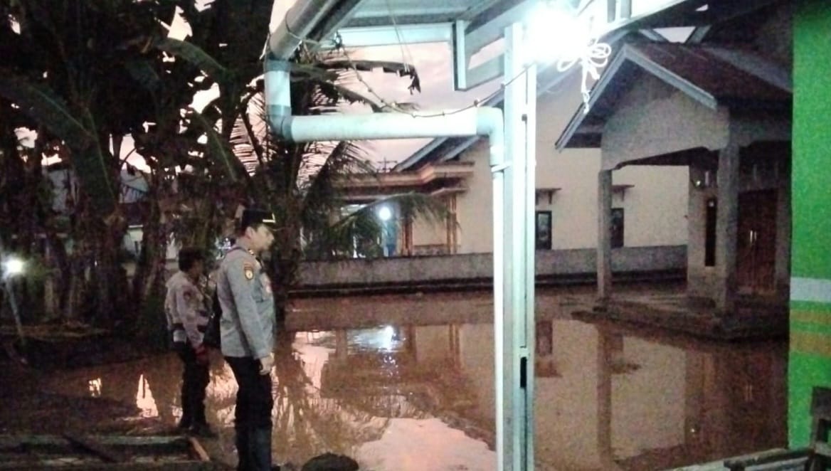 Polsek Wonosobo Identifikasi Banjir di Bandar Negeri Semuong