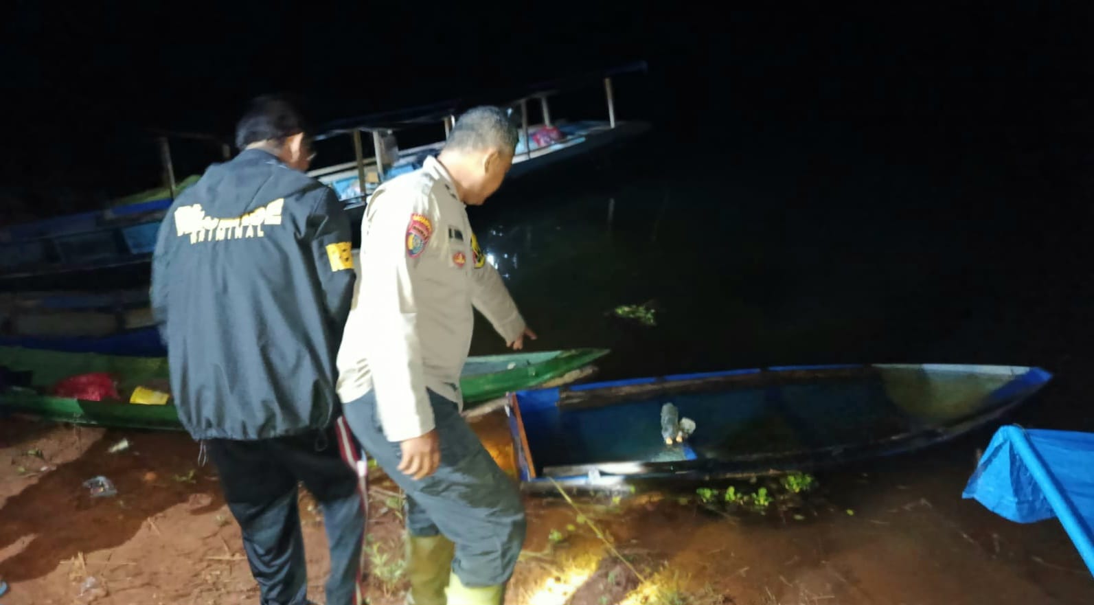 Polsek Pulau Panggung Identifikasi TKP Dugaan Korban Tenggelam di Genangan Waduk Batu Tegi