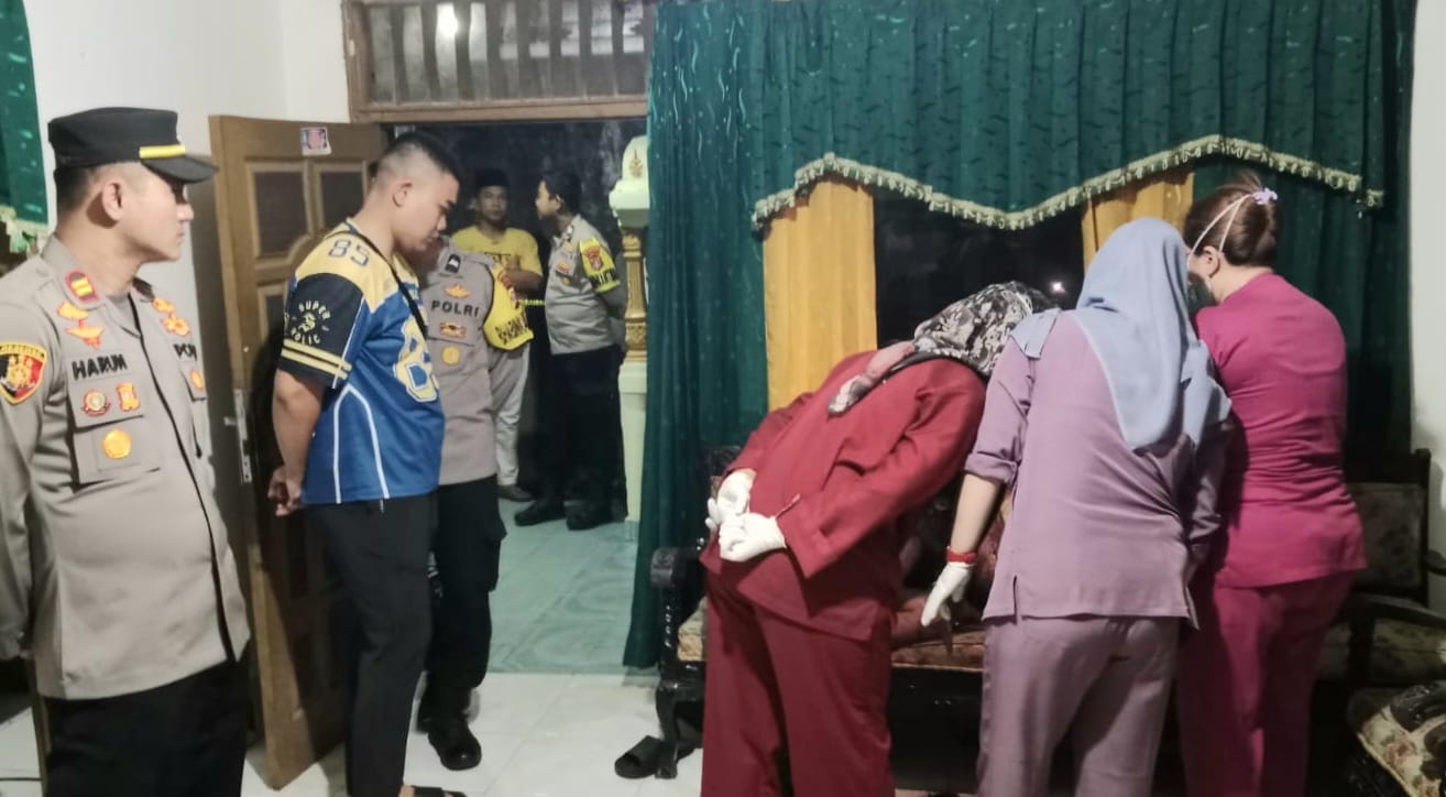Polsek Talang Padang dan Inafis Polres Tanggamus Identifikasi Penemuan Mayat Pria di Dalam Rumah