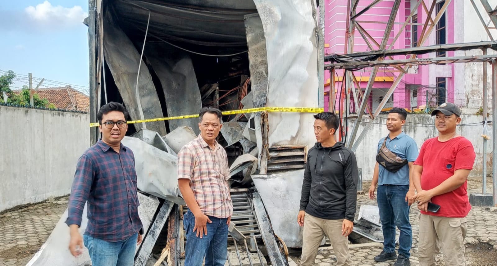 Polsek Talang Padang Identifikasi Kebakaran Bangunan BTS di Gisting