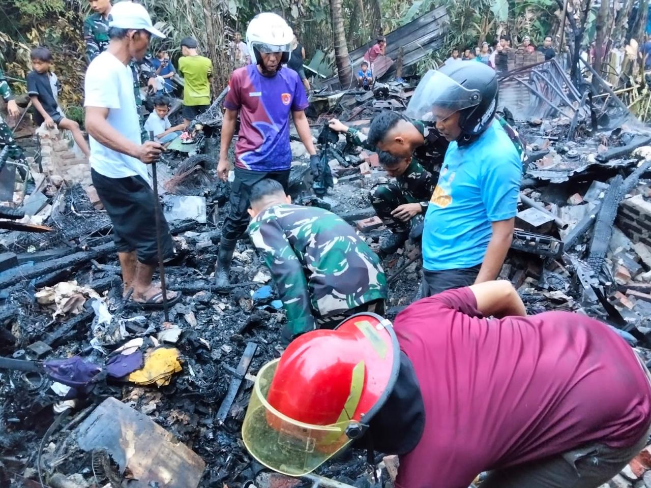 Diduga Korsleting Listrik, Rumah Semipermanen di Kotaagung Ludes Dilahap Si Jago Merah