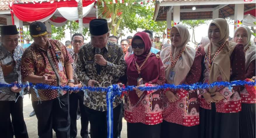 Meriahkan HUT RI Ke-81, Bupati Tanggamus Launching Sentra Seafood Muara Indah dan Buka Parade Perahu Hias