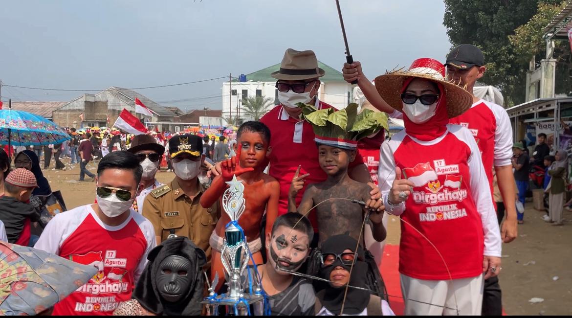 Peringati HUT ke-81 RI, Bupati Saleh Lepas Karnaval Budaya di Lapangan Tangsi, Talang Padang
