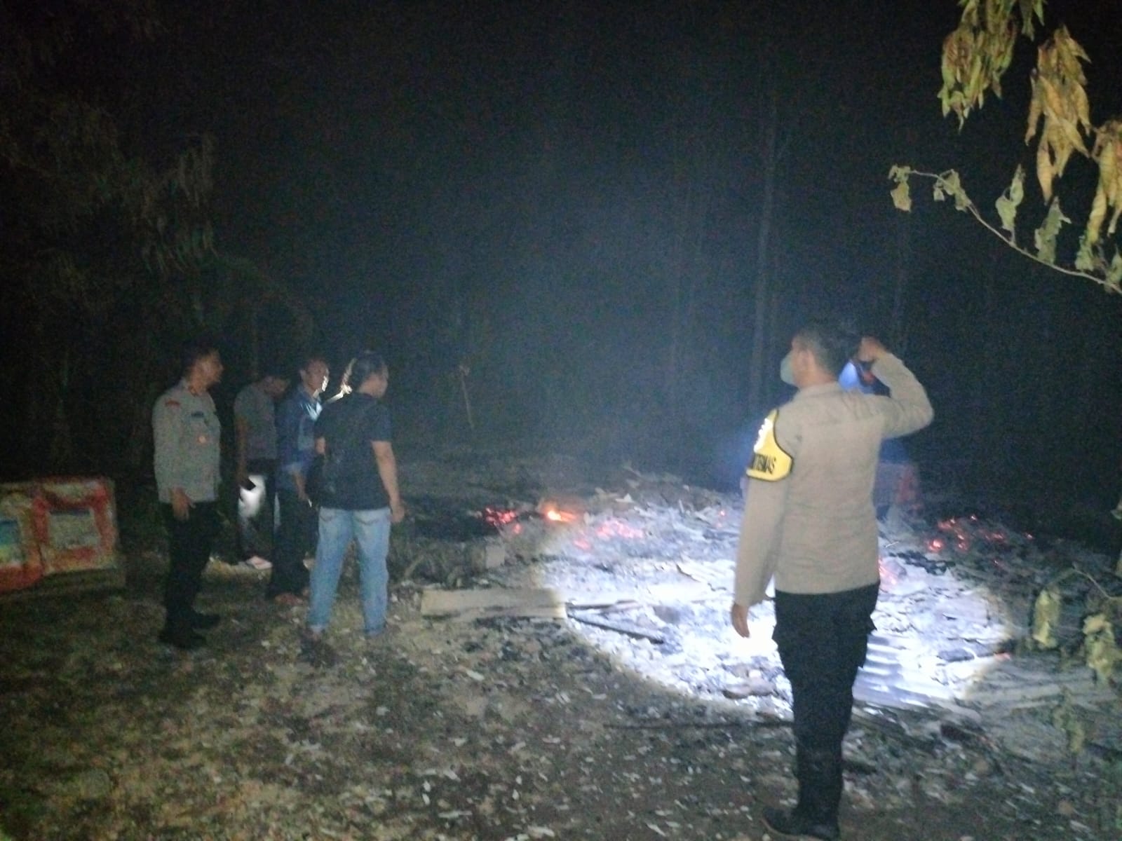 Polsek Limau Identifikasi Kebakaran Rumah di Pekon Tegineneng
